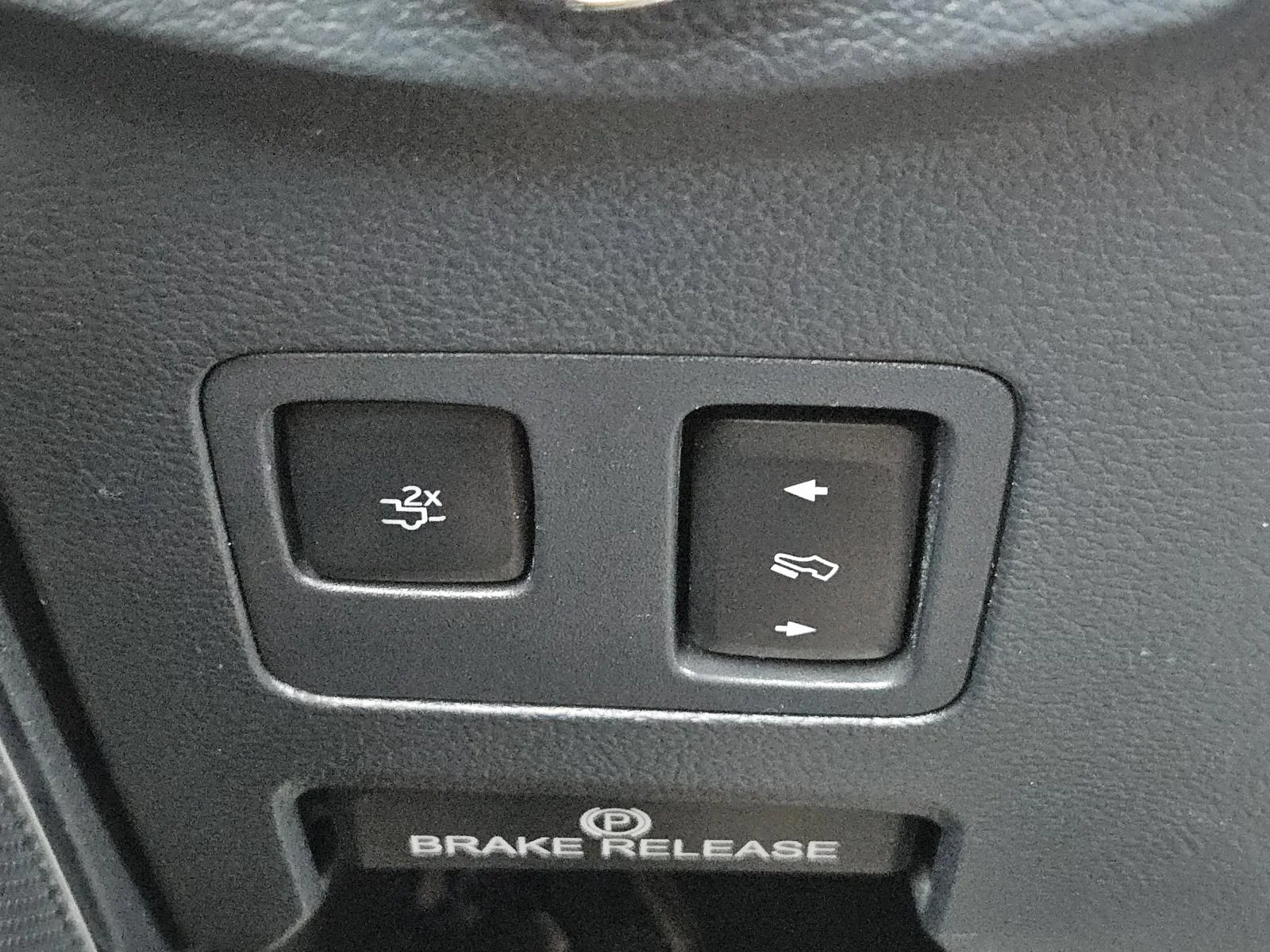 Used 2022 Oxford White Ford LARIAT 4WD Crew Cab 8