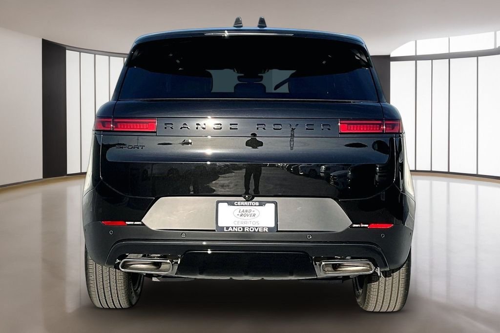 New 2026 SANTORINI BLACK Land Rover SE image 4