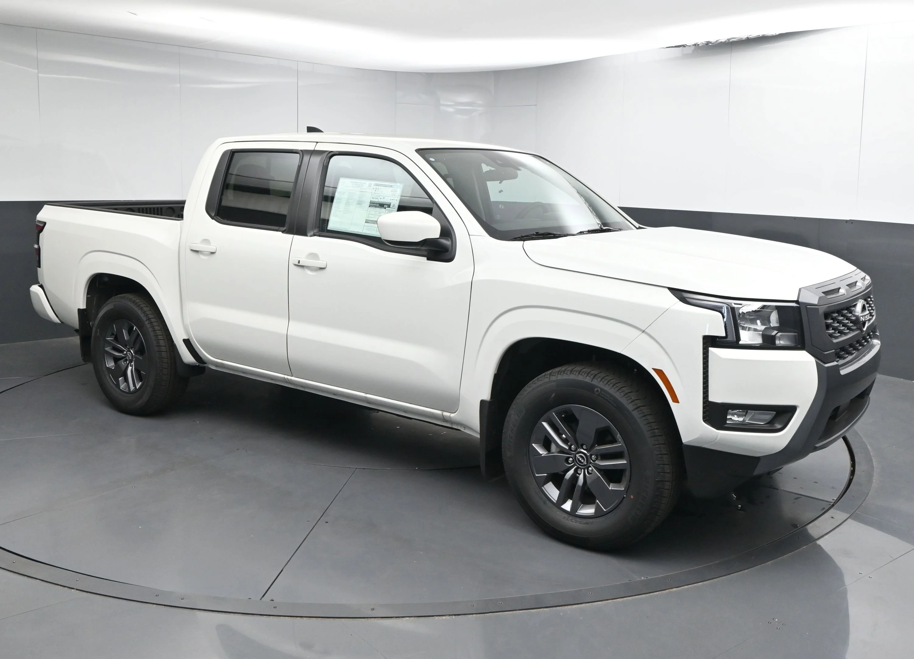 2025 Nissan Frontier SV Crew Cab 4X2 SWB's photo