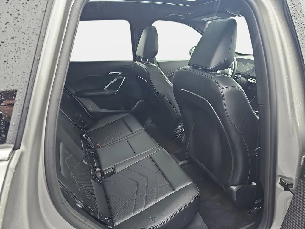 Used 2025 Silver BMW xDrive28i image 37