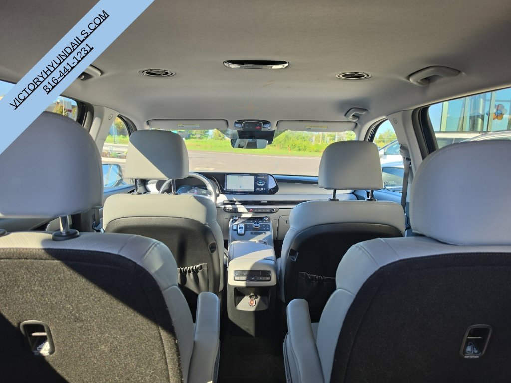 Used 2025 White Hyundai SEL image 34