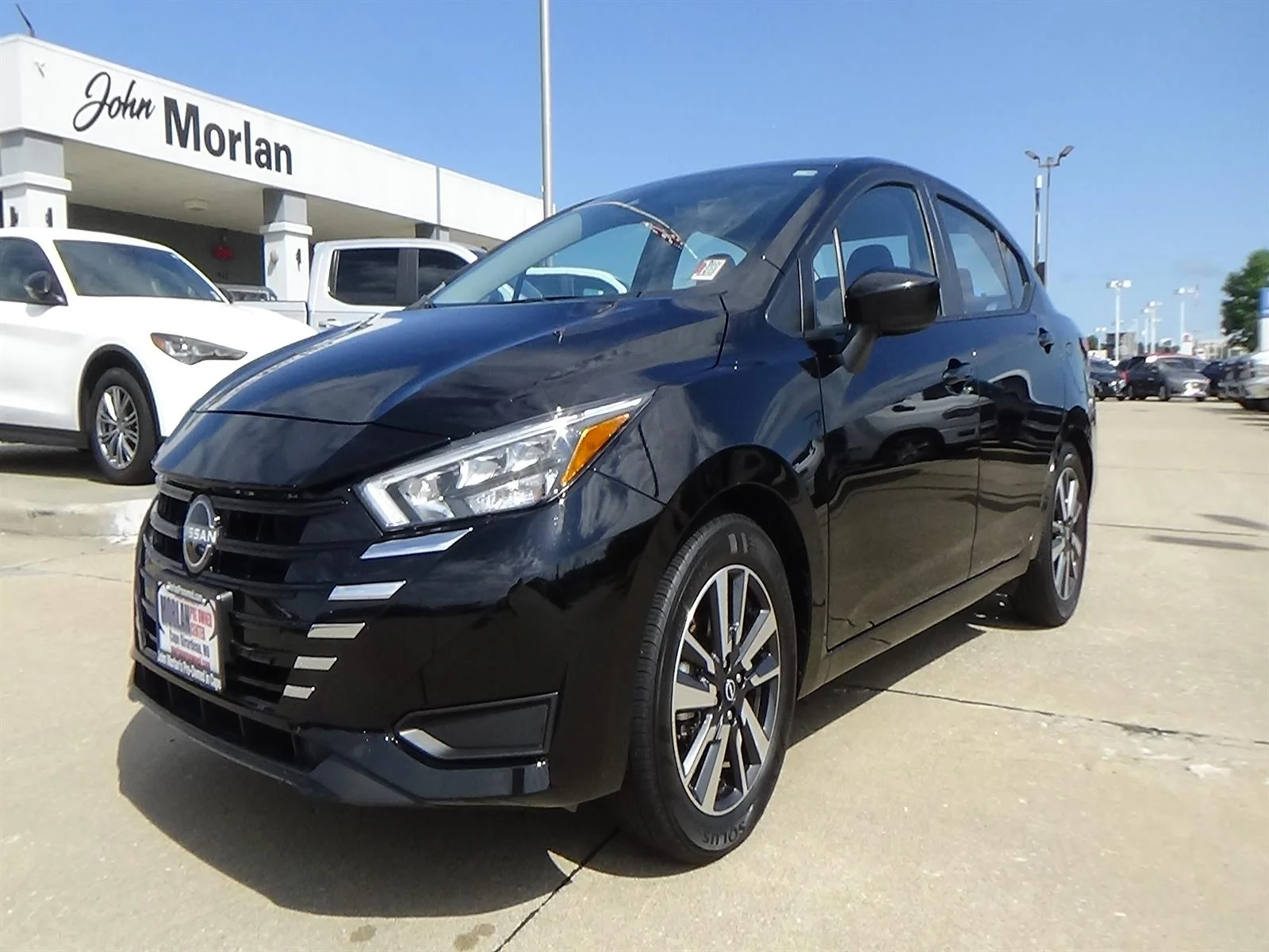 Used 2025 Super Black (kh3) Nissan SV image 2