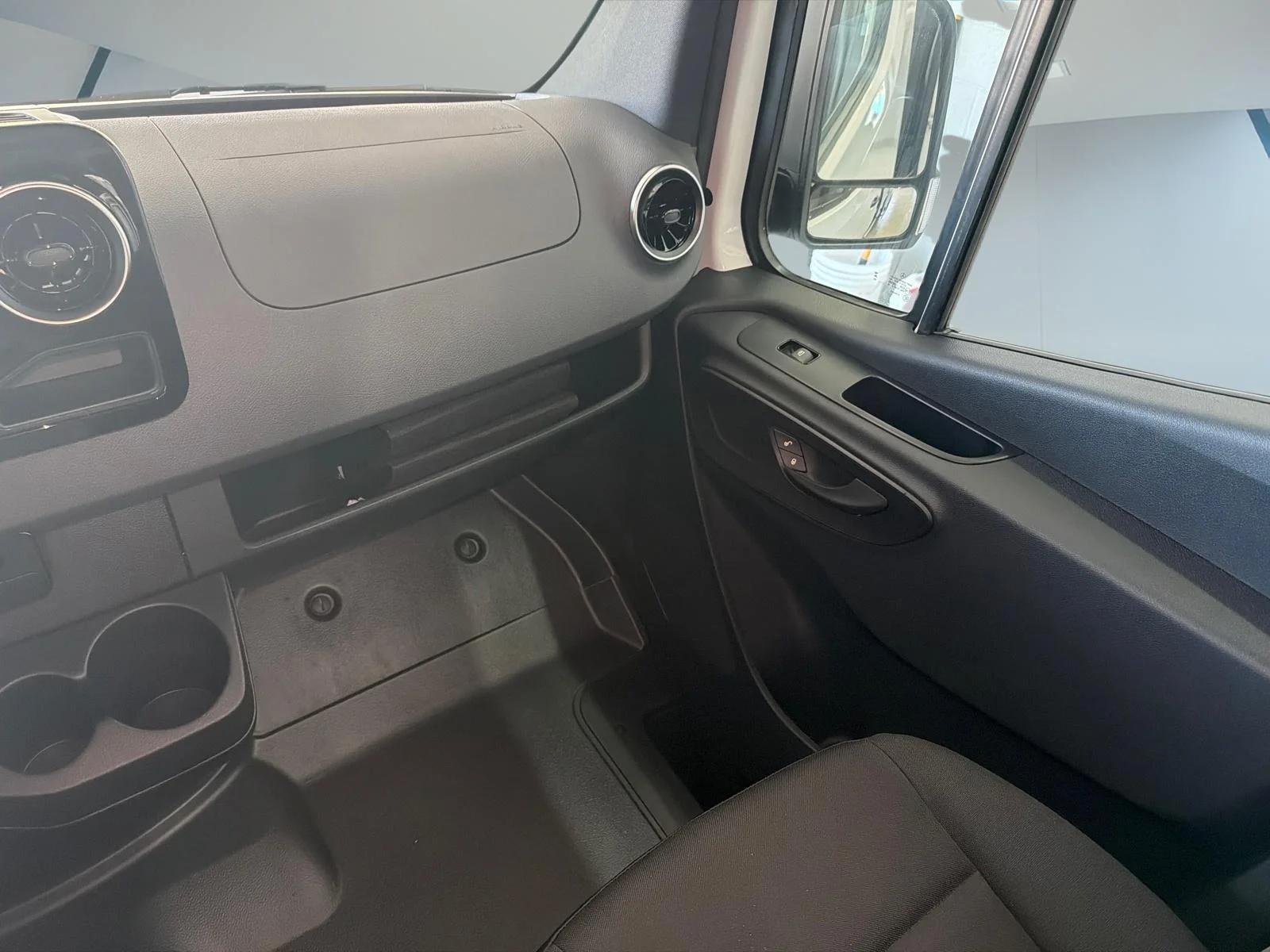 Used 2026 White Mercedes-Benz 2500 High Roof I4 Diesel 170" image 25