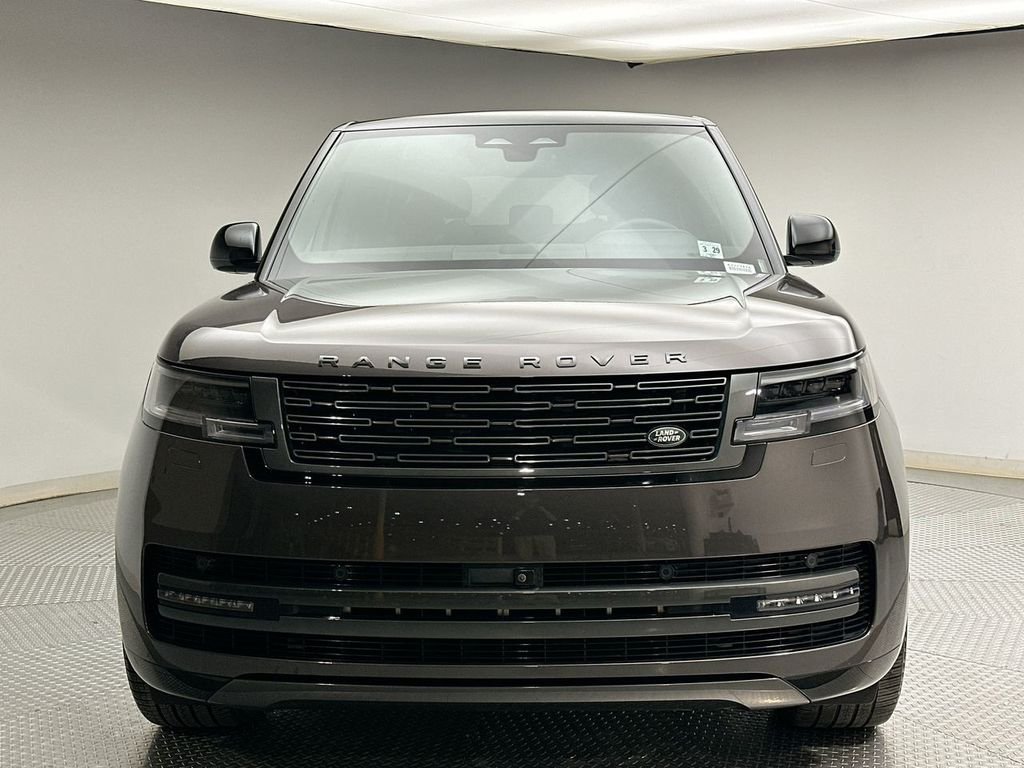 Used 2024 Charente Gray Premium Metallic Land Rover SE image 16
