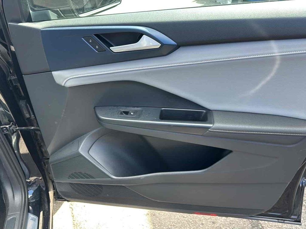 Used 2024 Blue Volkswagen 1.5T SE image 11
