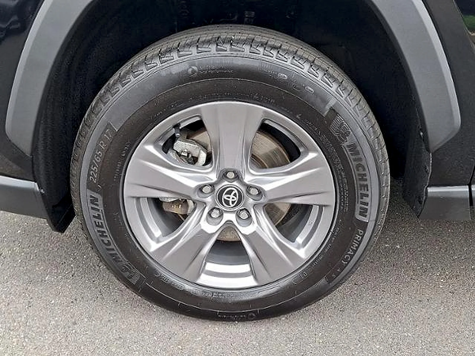 Used 2024 Midnight Black Metallic Toyota XLE image 27