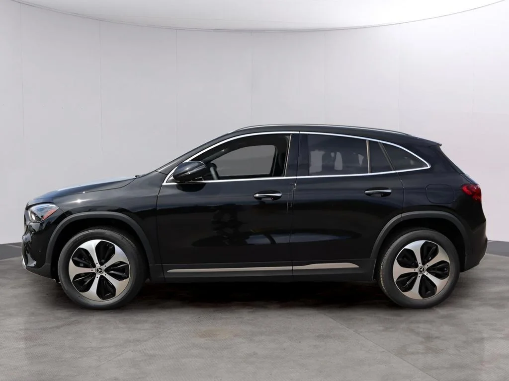Used 2026 Cosmos Black Metallic Mercedes-Benz GLA 250 image 4