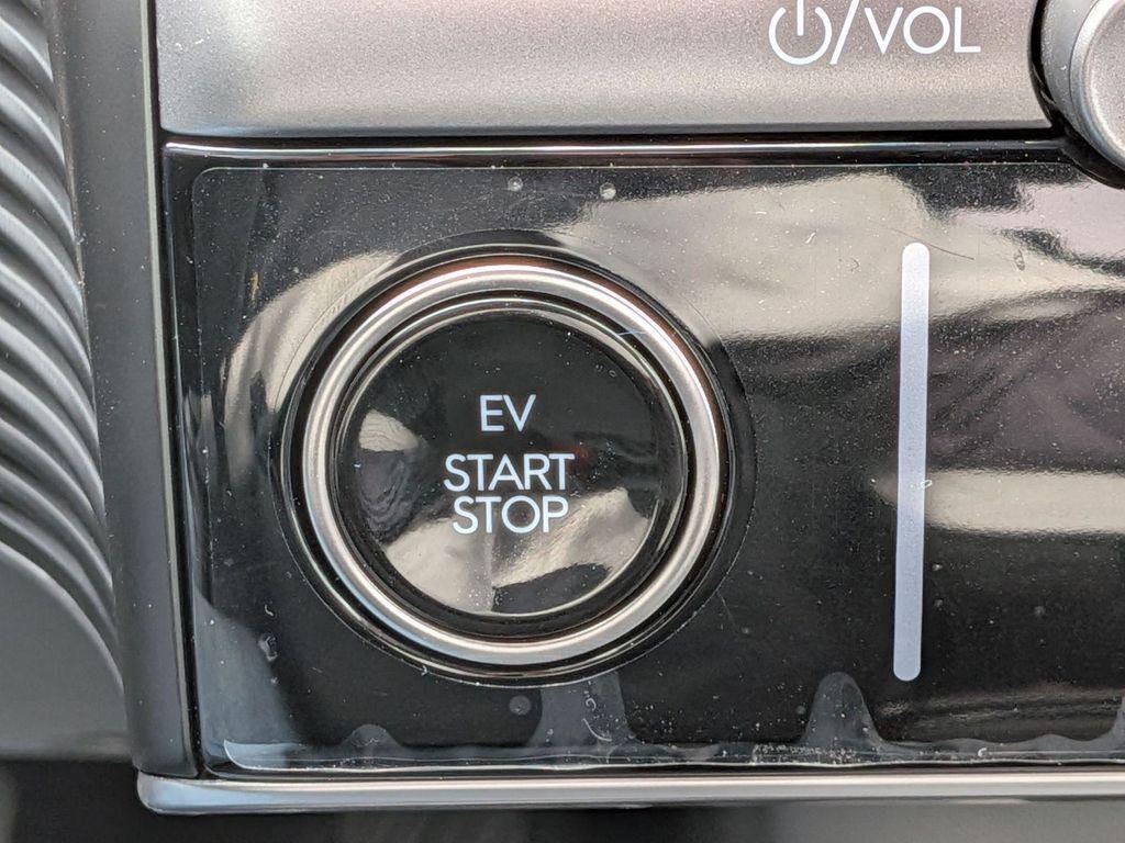 2025 Hyundai IONIQ 5 SE - Photo 16
