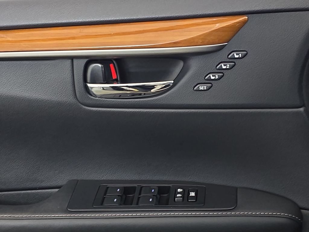 Used 2015 Obsidian Lexus 300h image 27
