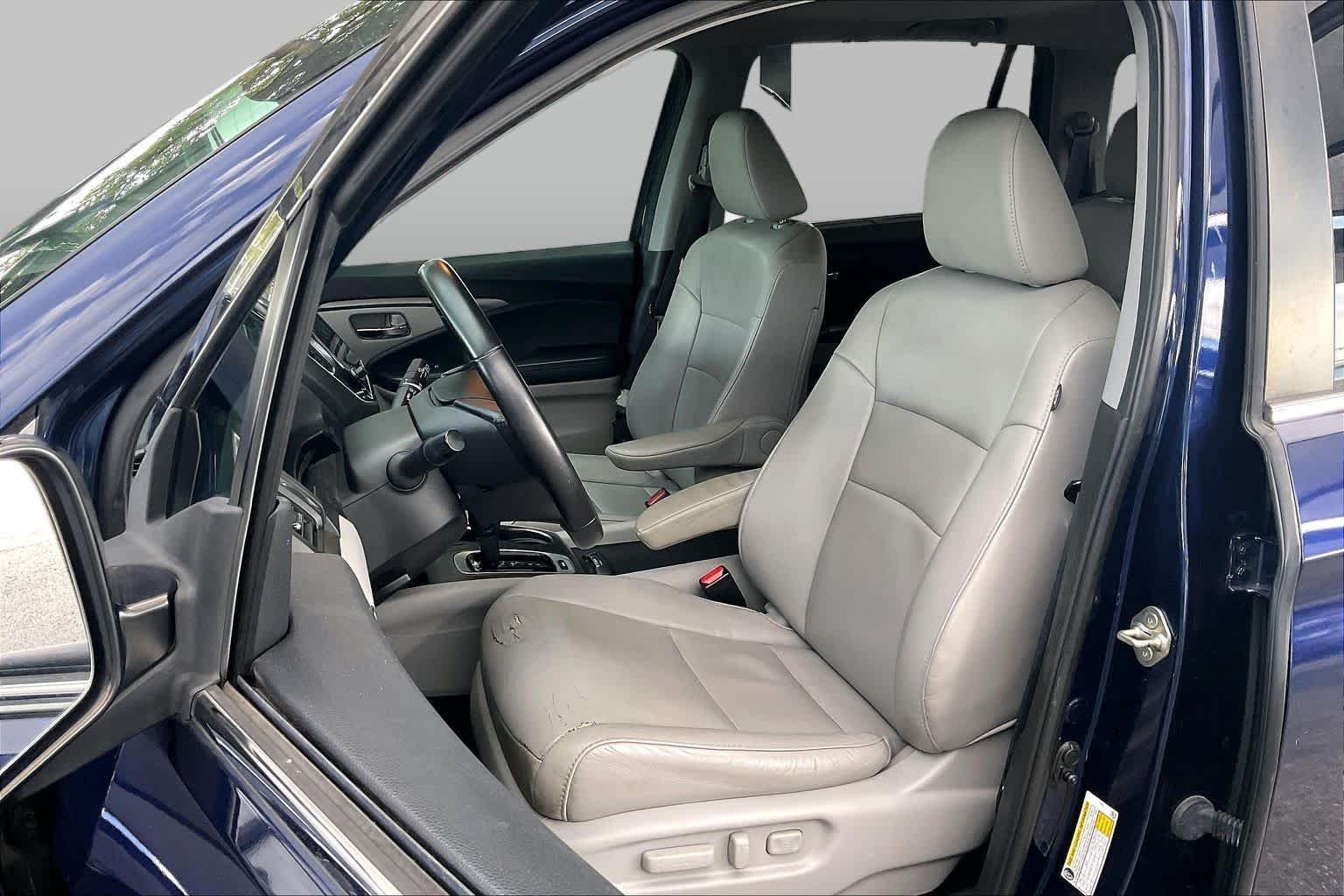 Used 2019 Obsidian Blue Pearl Honda EX-L image 13