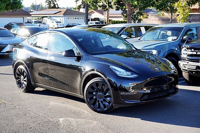 Used 2023  Tesla Long Range image 2