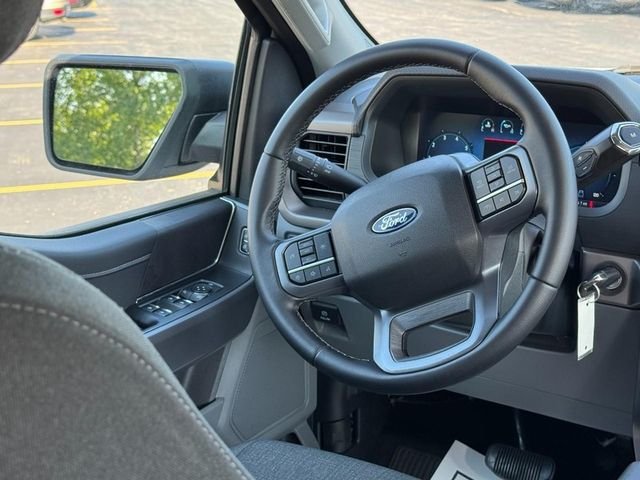 Used 2025 Oxford White Ford XLT image 12