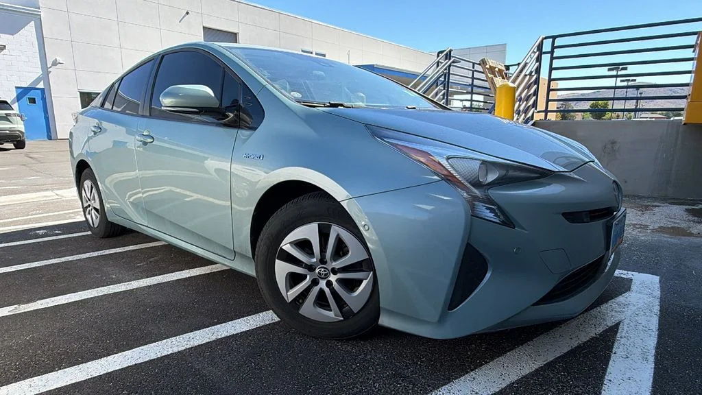 Used 2018 Pearl Toyota Two image 1