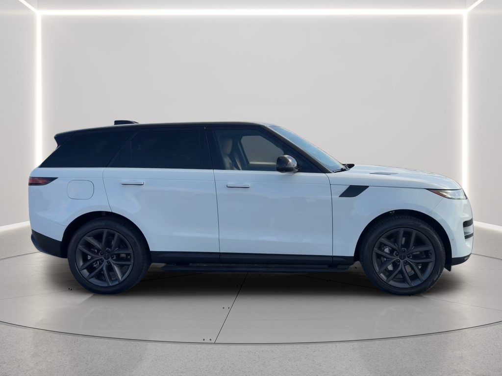 New 2026 Fuji White Land Rover SE image 4