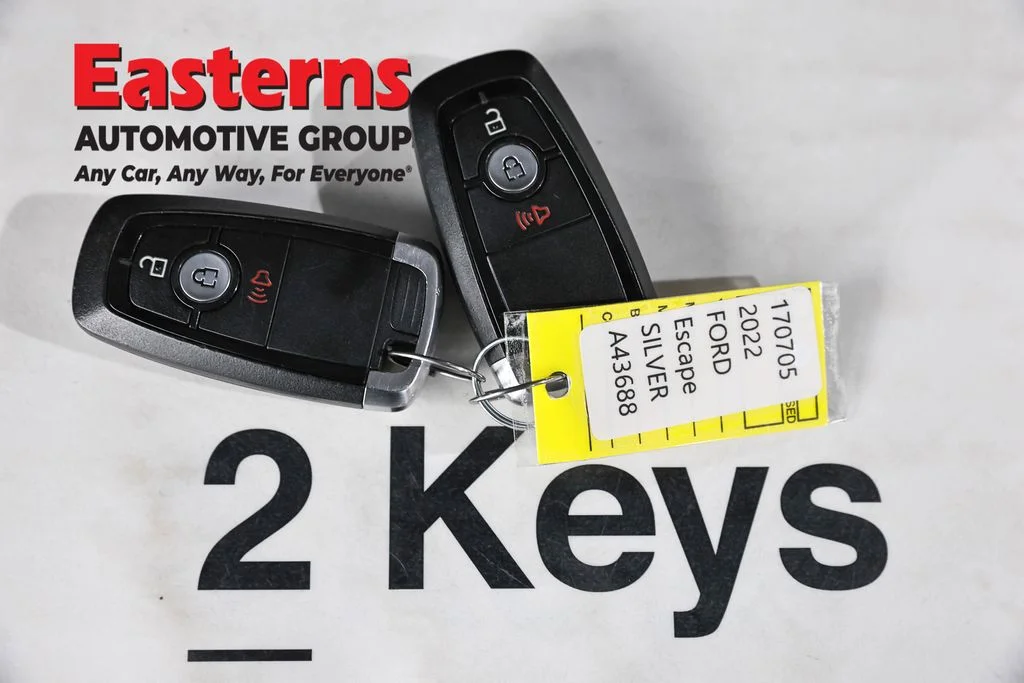 Used 2022 Silver Ford SE image 26
