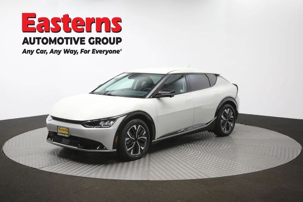 Used 2022 White Kia Wind image 54