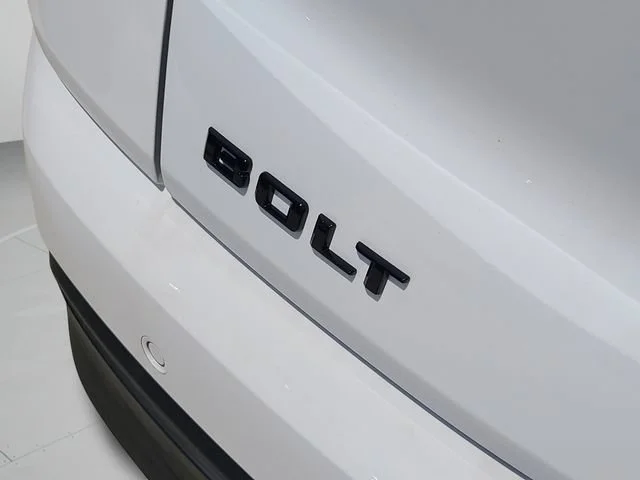 New 2027 Summit White Chevrolet LT image 32