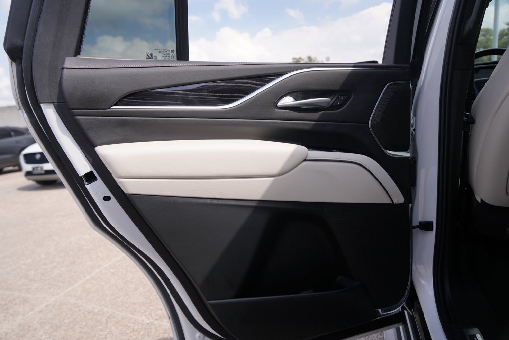 Used 2021 White Cadillac Sport image 33