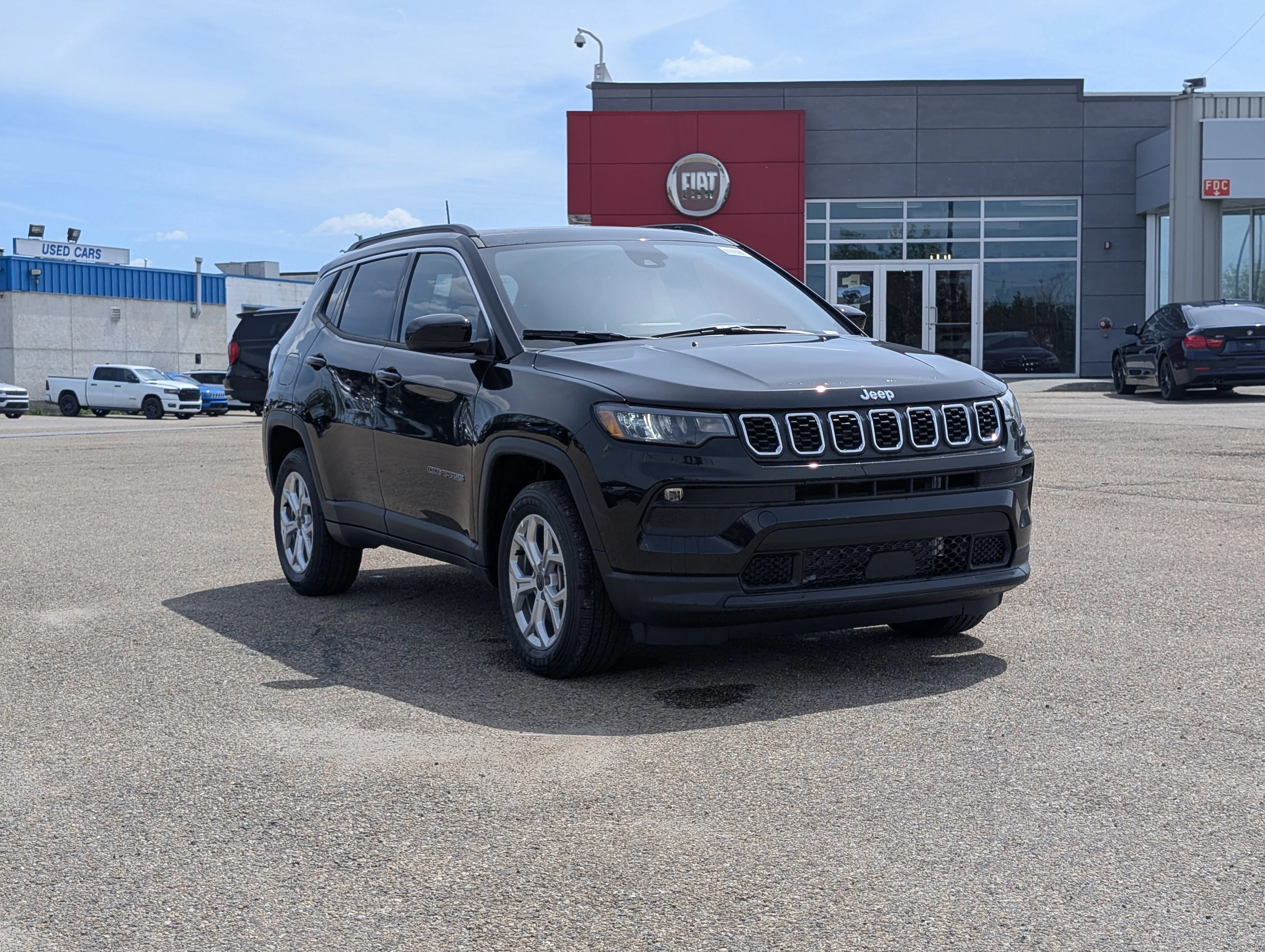 New 2026 Diamond Black Crystal Pearl Jeep North image 9