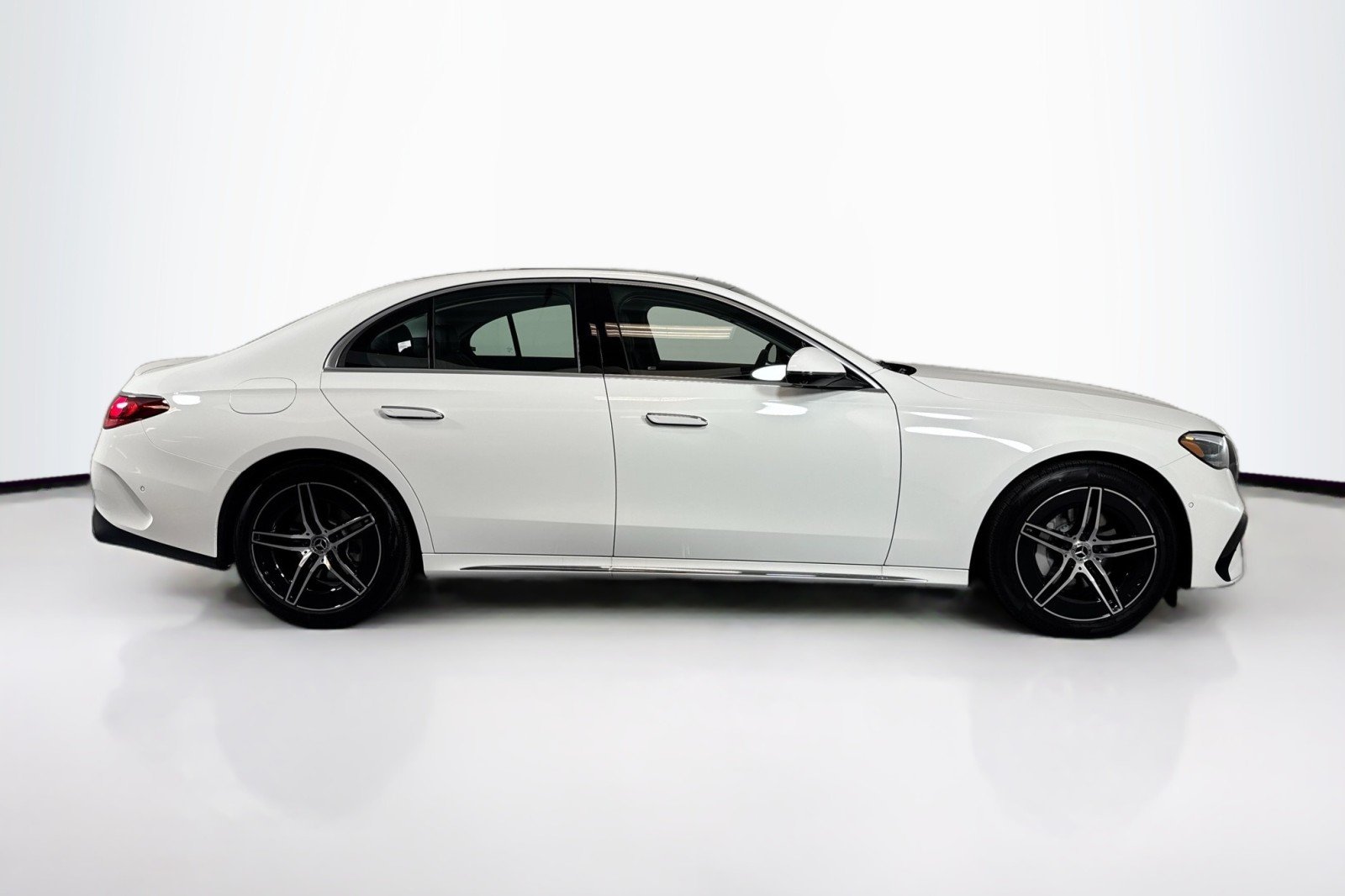 New 2026 Polar White Mercedes-Benz E 350 4MATIC® Sedan image 4