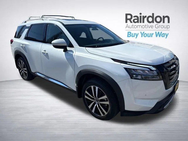 2025 Nissan Pathfinder Platinum 4WD's photo