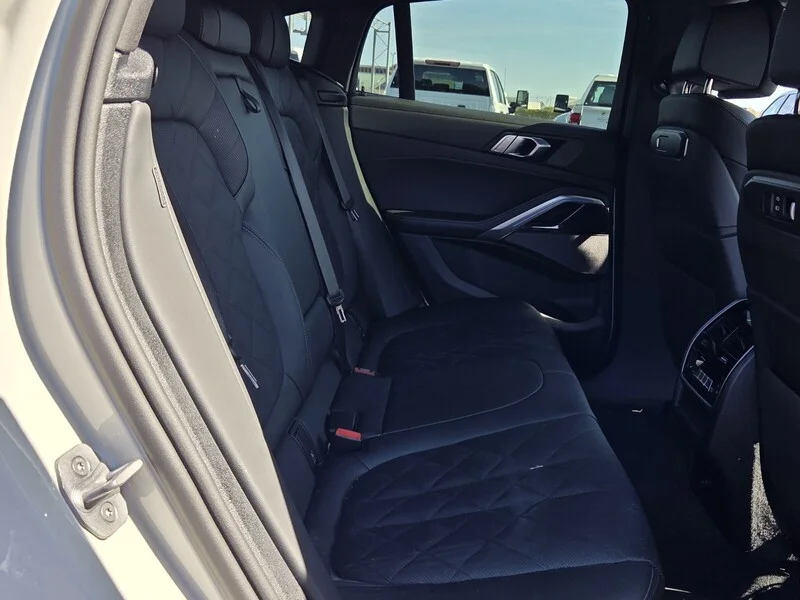Used 2026 White Metallic BMW XDRIVE40I image 16
