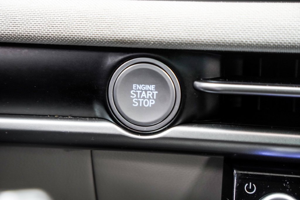 Used 2025 White Hyundai Limited image 31