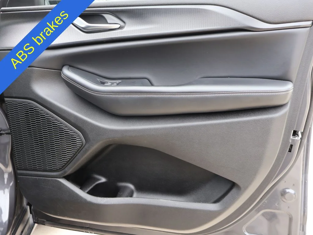 Used 2023 Gray Jeep Altitude X image 9