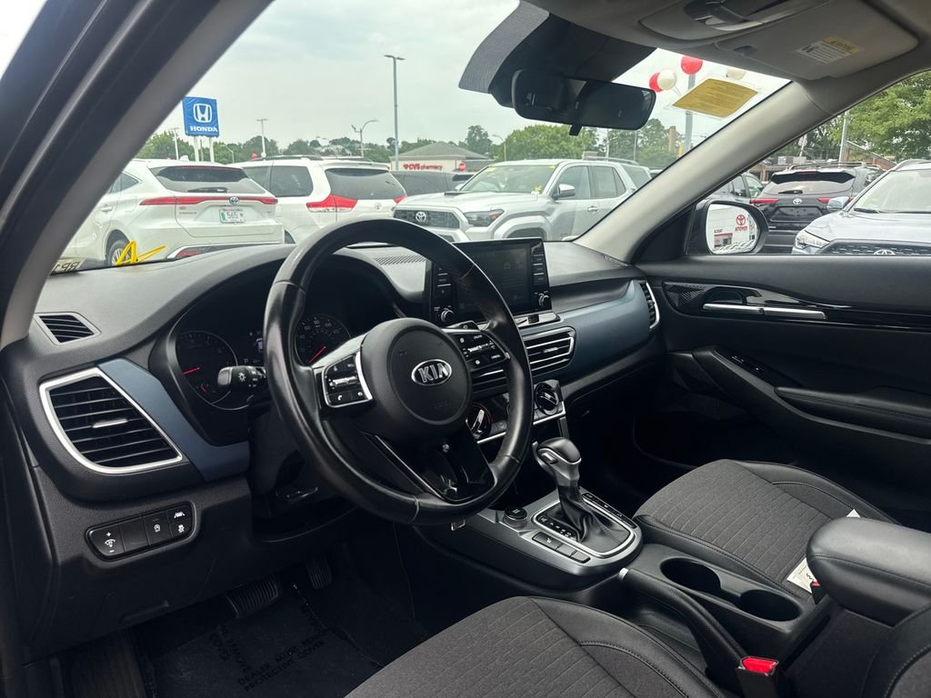 Used 2021 Black Kia S image 14