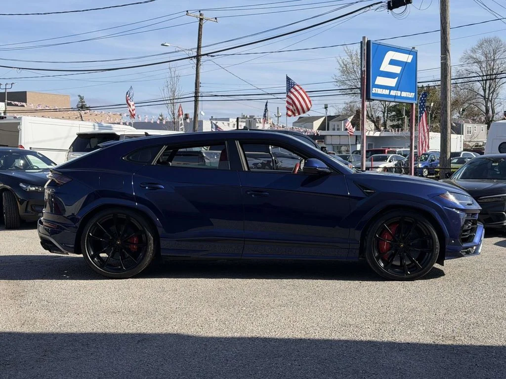 Used 2022 Blue Lamborghini Base image 9