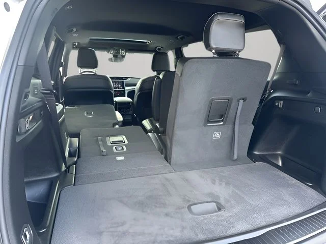 Used 2023 White Jeep Altitude image 38