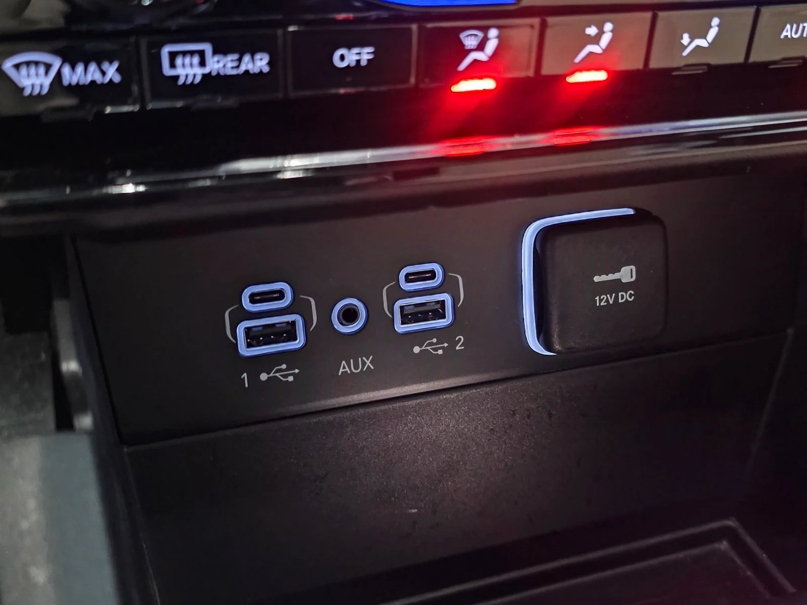Used 2024 Rocky Mountain Pearlcoat Jeep 4xe image 27