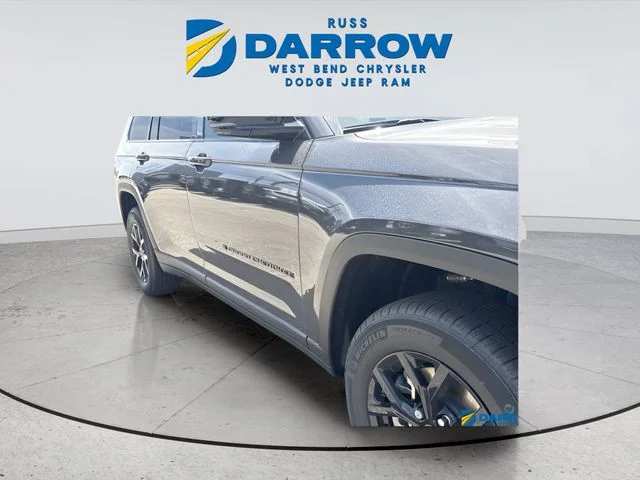 New 2026 Baltic Gray Metallic Clear-Coat Exterior Paint Jeep Laredo image 3