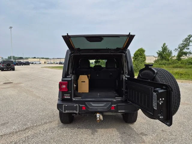 Used 2021 Black Jeep Unlimited Sahara image 11