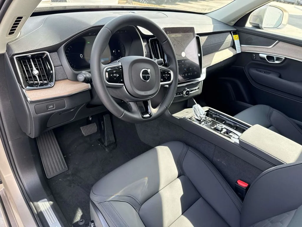 2026 Volvo XC90 Plus - Photo 23