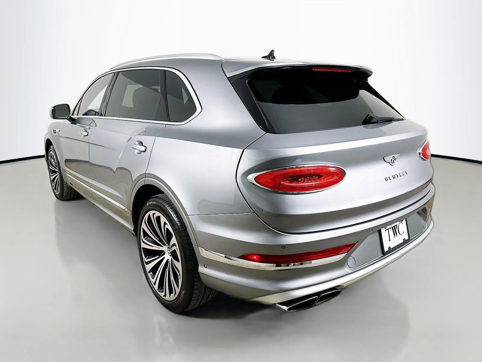 Used 2023 Silver Bentley  image 3