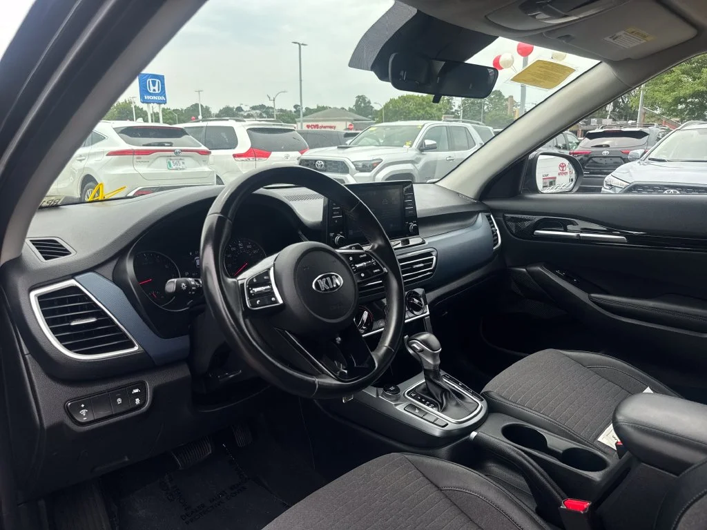 Used 2021 Black Kia S image 14
