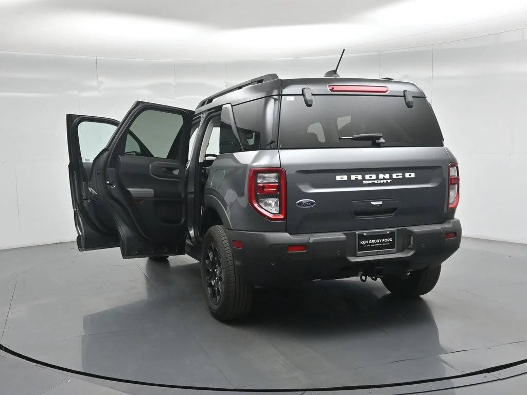 Certified Used 2025 Gray Ford Badlands image 33