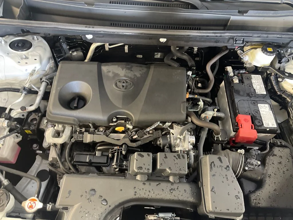 2025 Toyota RAV4 XLE - Photo 9