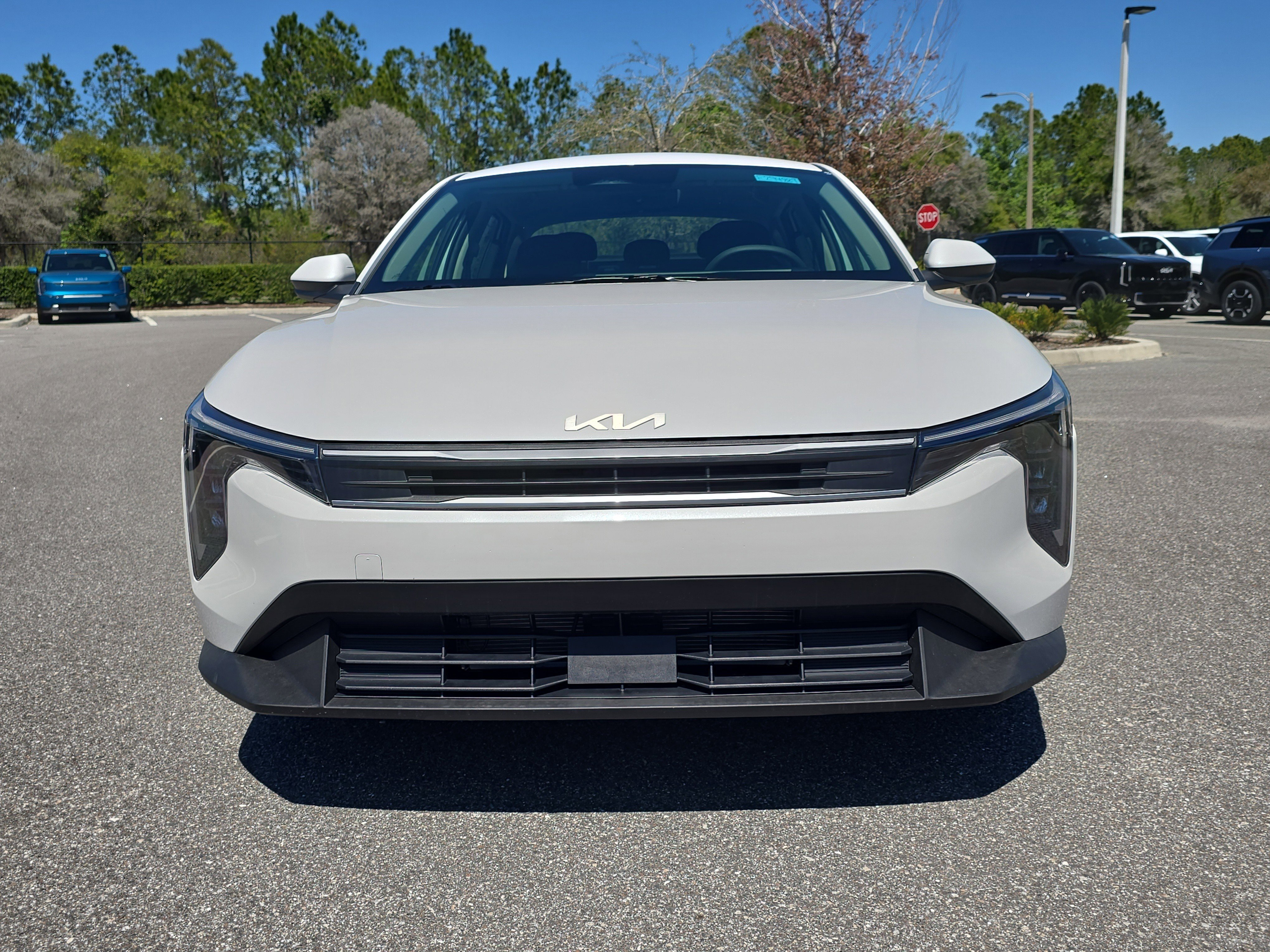 New 2026 Snow White Pearl Kia LXS image 3