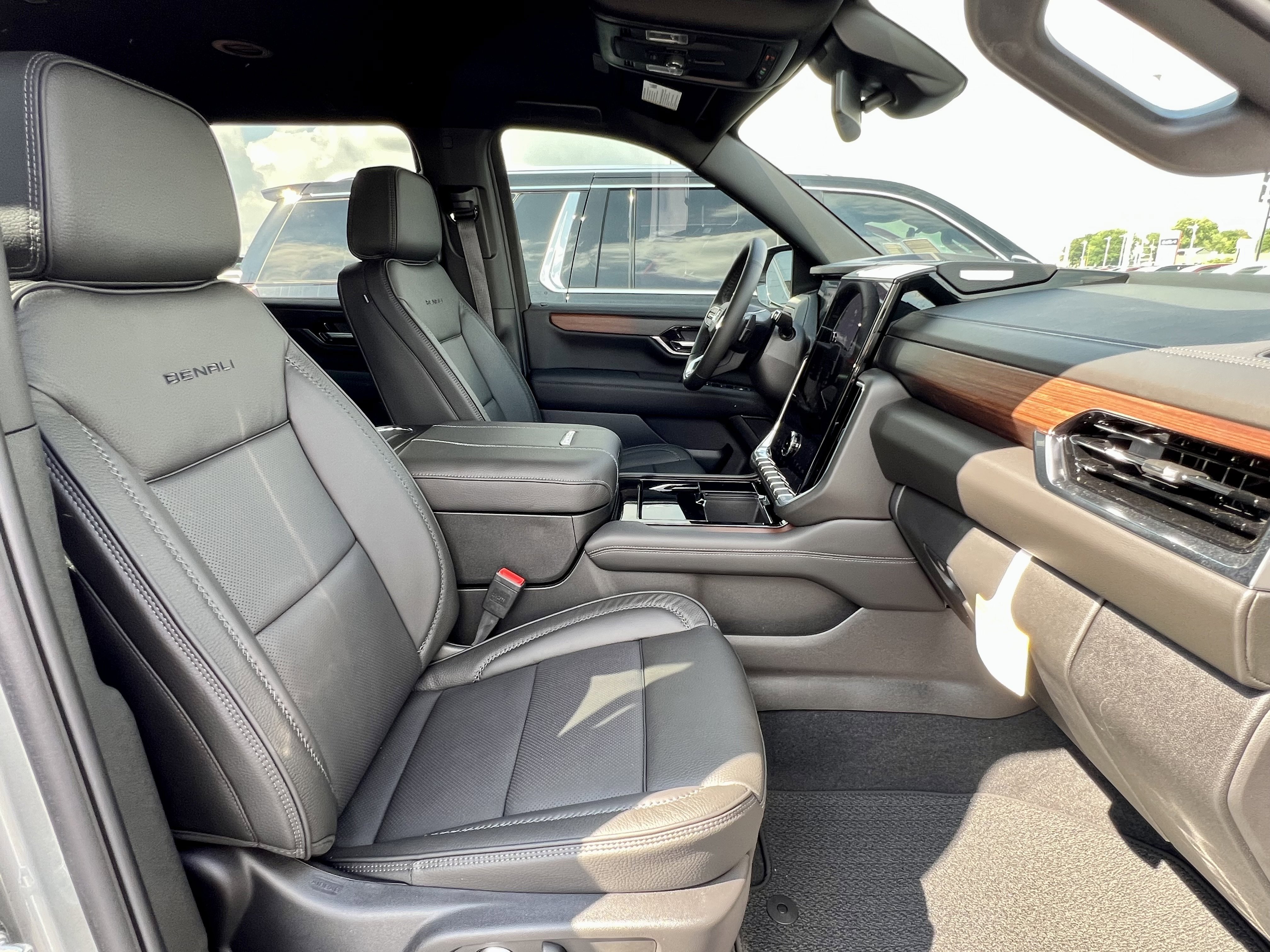 2025 GMC Yukon XL Denali - Photo 41