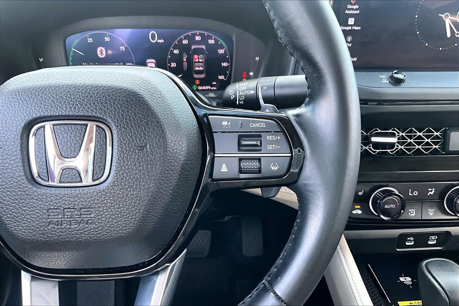 Used 2023 Platinum White Pearl Honda Touring image 25
