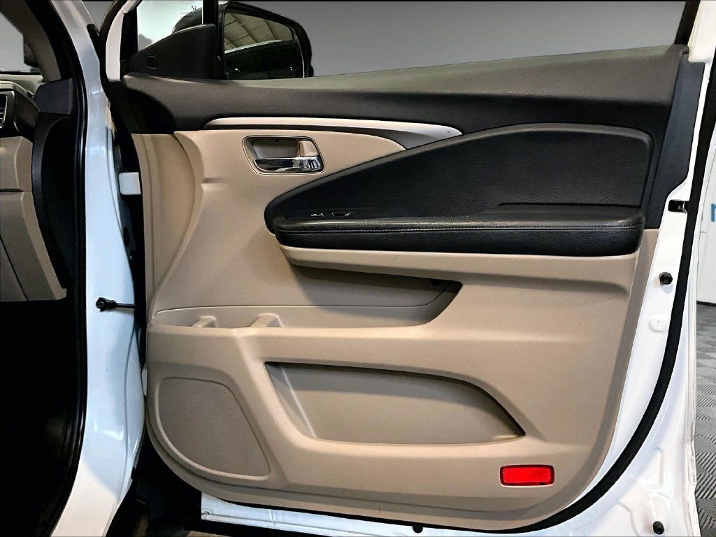 Used 2020 White Honda EX-L image 12