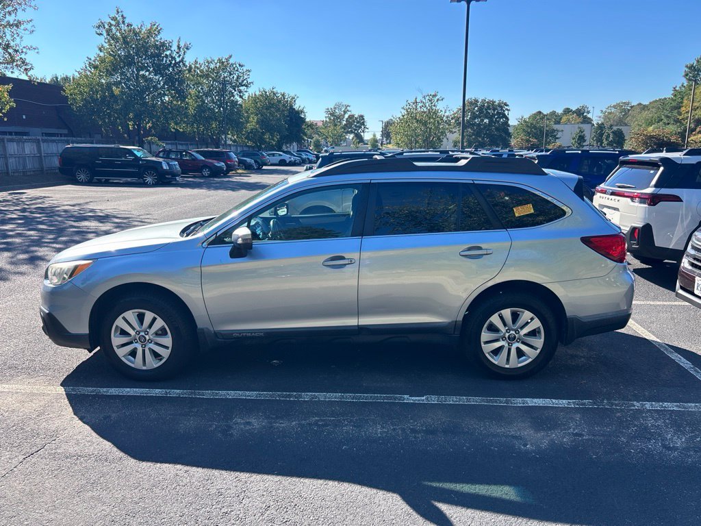 Used 2017 Silver Subaru 2.5i Premium image 6