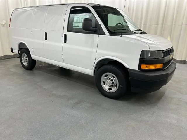 New 2026 Summit White Chevrolet WT image 1