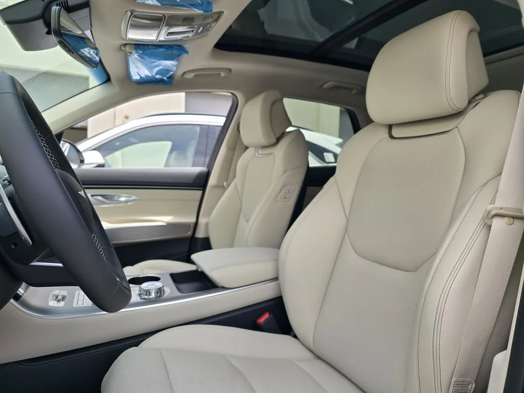 New 2027 White Genesis 2.5T Select image 23