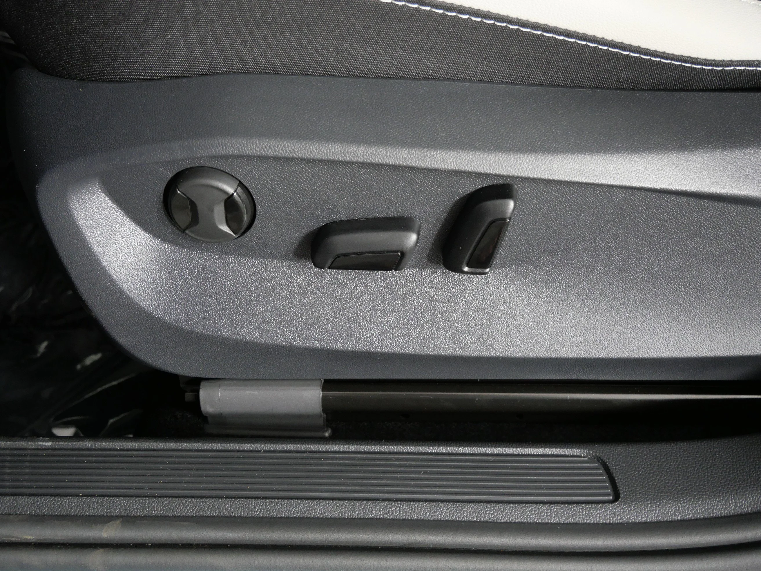 New 2026 Monument Gray Volkswagen SE image 20