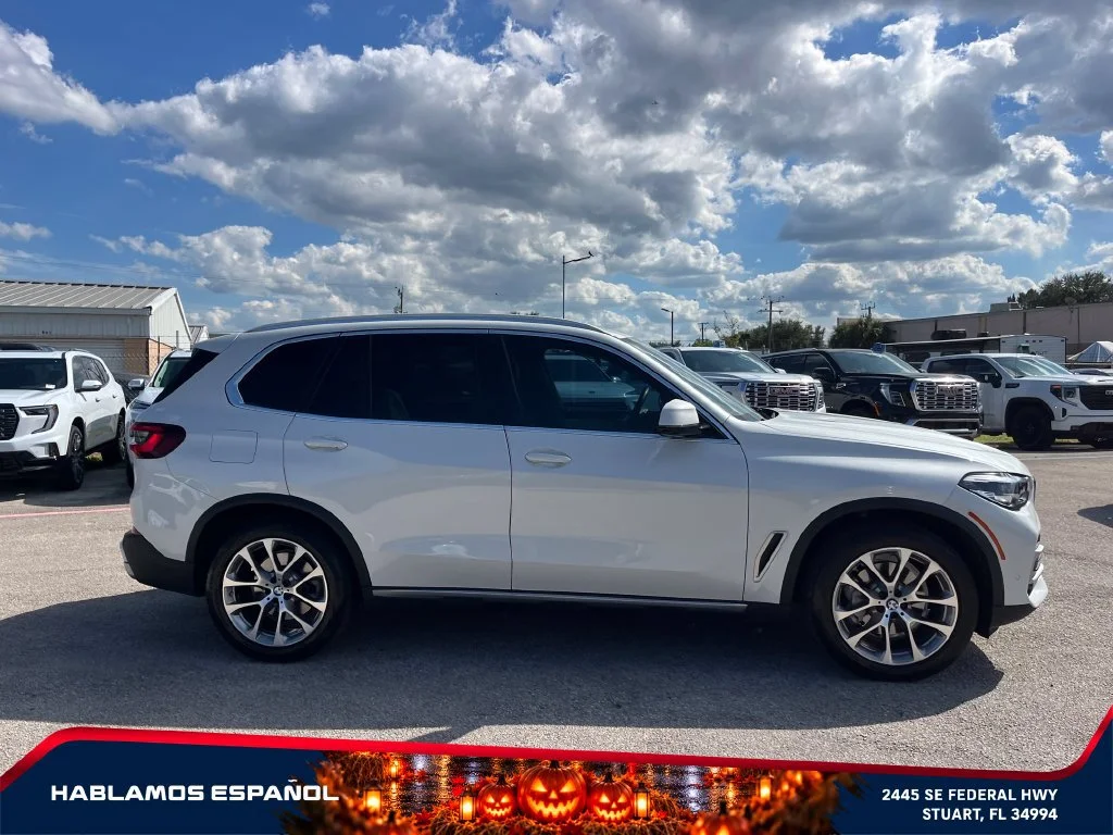 Used 2023 White BMW sDrive40i image 8