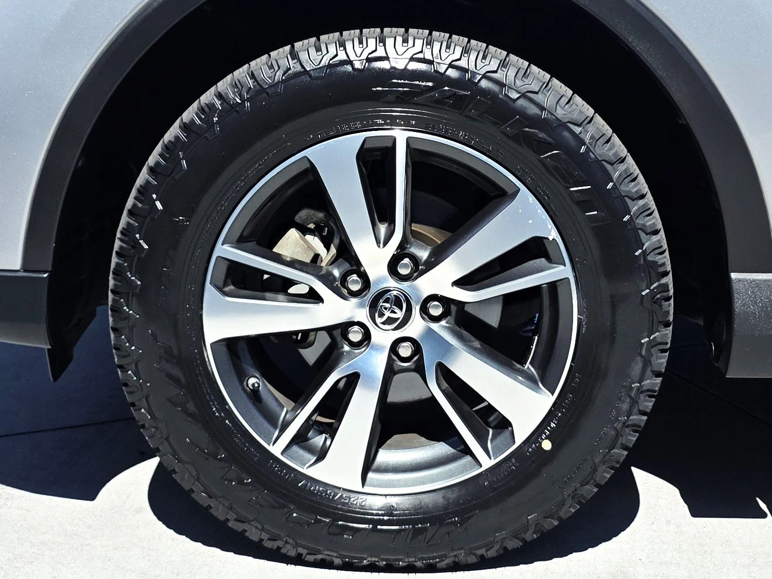 Used 2016 Silver Sky Metallic Toyota XLE image 9