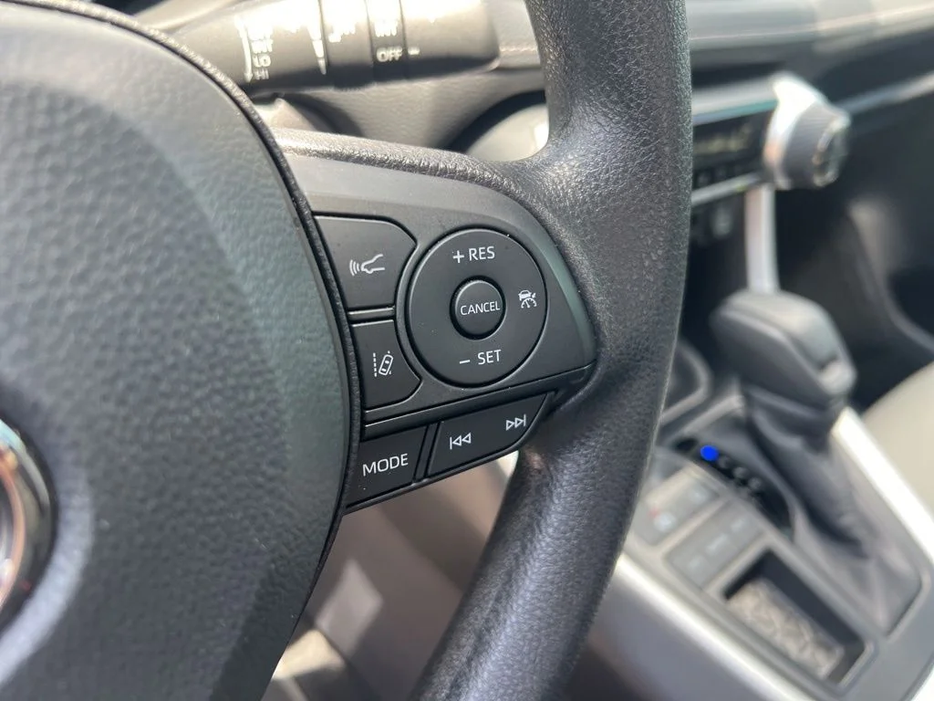Used 2025  Toyota XLE image 46